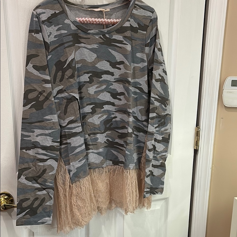 Mystree camo lace long sleeve top